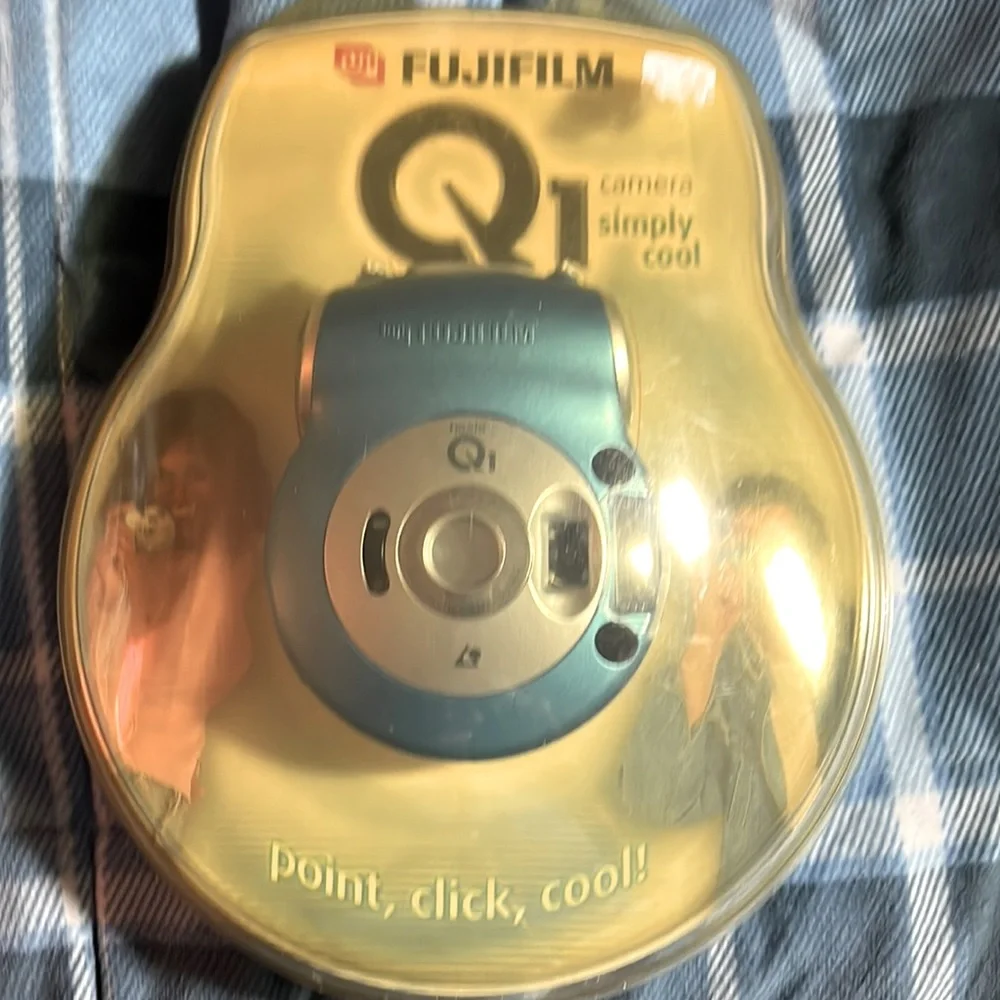 Vintage! NIP!!! Fuji film Q1 Camera Simply Cool! Uses A200 film (included)